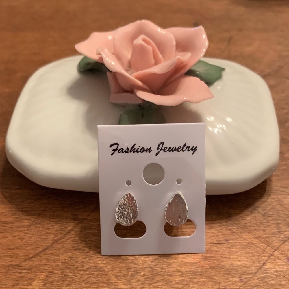 Fashion Earrings - Silver Teardrop